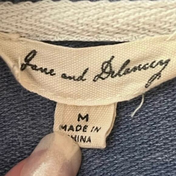 Jane & Delancey Bumblebee Blue Medium Short Sleeve Top Shirt - Picture 5 of 8